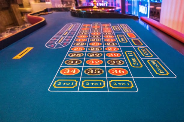 Live blackjack table with dealer and multiple player positions visible on HD stream