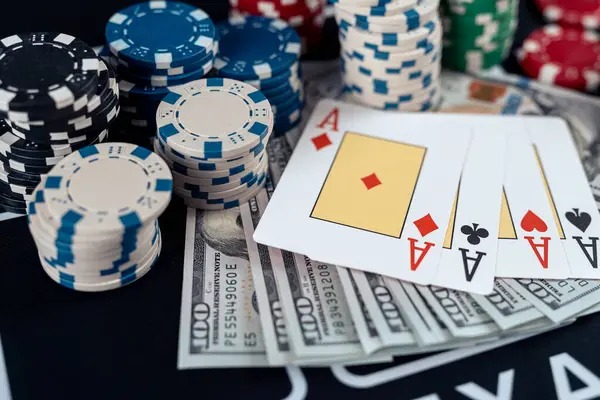 Mega Moolah paytable showing symbol values and bonus feature details